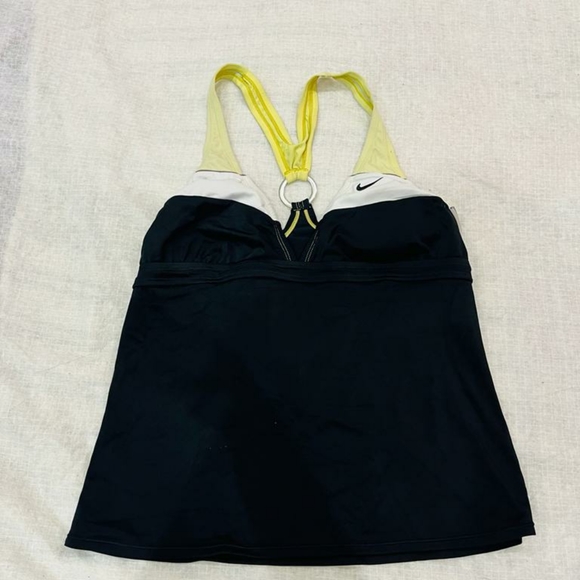 Nike athleisure wear tee - Picture 9 of 9